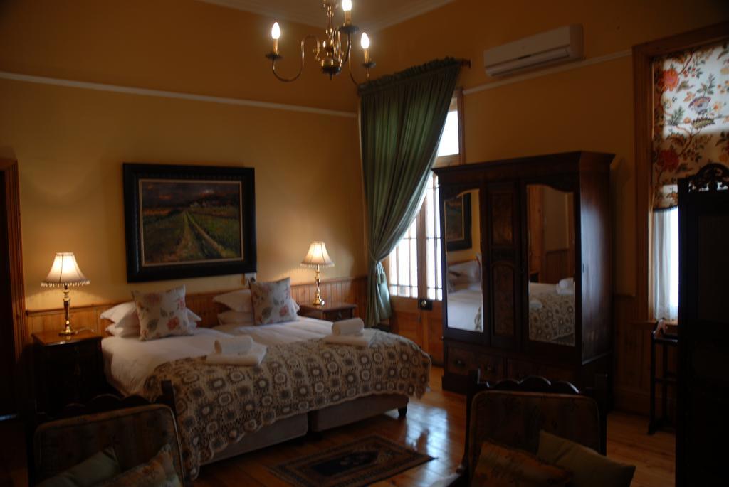 Moonlight Manor Hotel Victoria West ภายนอก รูปภาพ